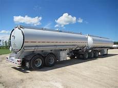 Romorque Fuel Tanker